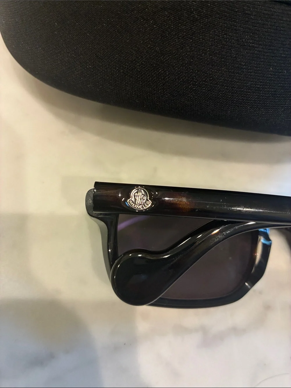 100% automatic Moncler Black Rectangular Sunglasses with Branded Temples
